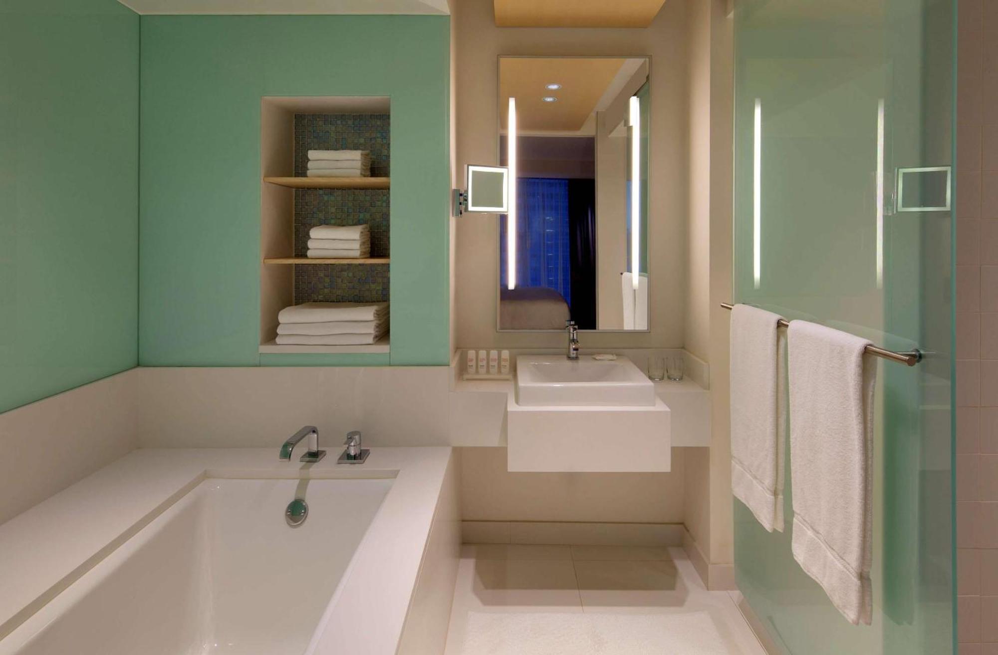 Ambassador King Suite with Park View - Non-Smoking,765990724:JPEG